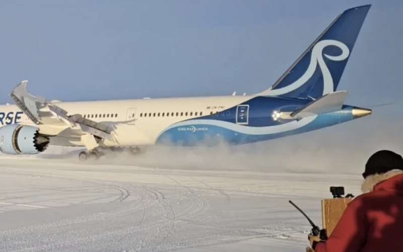 Історична посадка: Boeing 787 Dreamliner вперше приземлився в Антарктиді