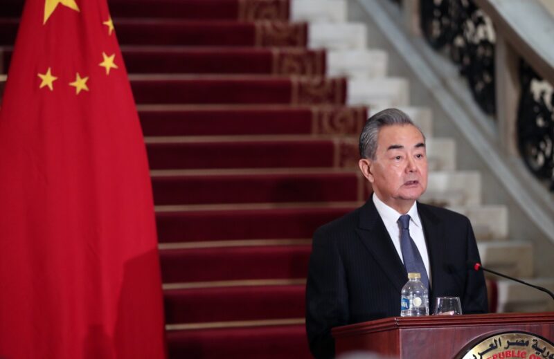 Міністр закордонних справ Китаю попереджає про ризик ескалації війни в Україні