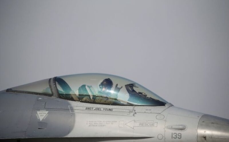 Україна має визначити кількість льотчиків для навчання на F-16