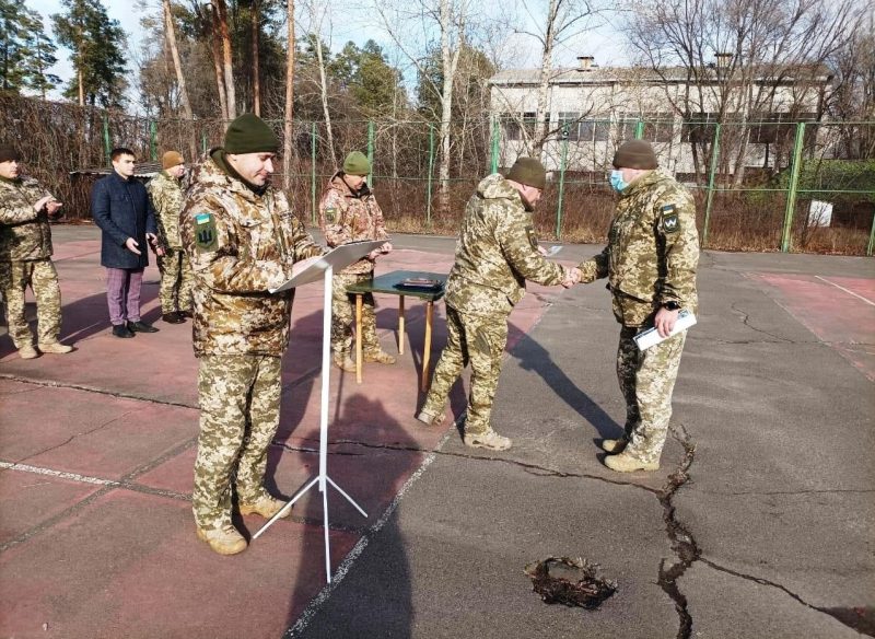 Командир військової частини примушував підлеглих будувати будинки для родичів