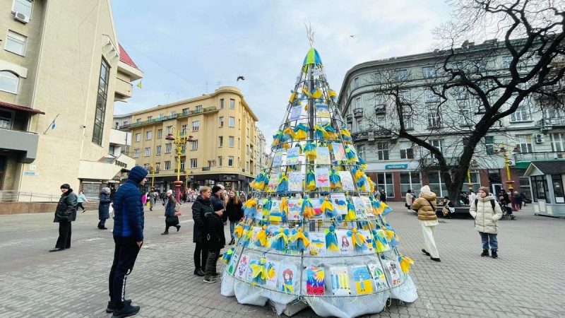 Ялинка чи допомога військовим? Різдвяні плани мера Івано-Франківська розділили містян