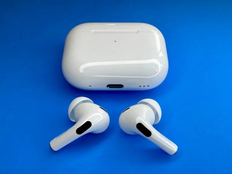 Apple анонсувала переклад розмов у реальному часі для AirPods