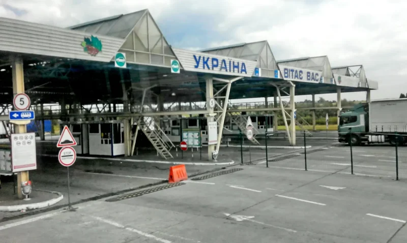 Перед Великоднем на кордоні України зростає ажіотаж