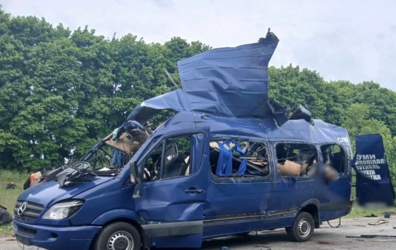 Удар по евакуаційному автобусу на Сумщині