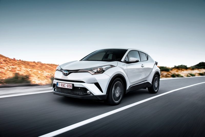Toyota третій місяць поспіль б’є рекорди глобальних продажів