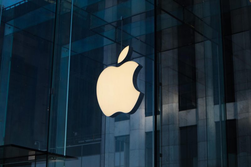 Apple вимагає компенсації за розголошення елементів iOS 26
