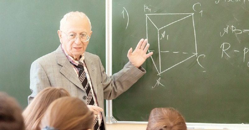 Пенсія для вчителів у 2025, скільки платитимуть і що зміниться