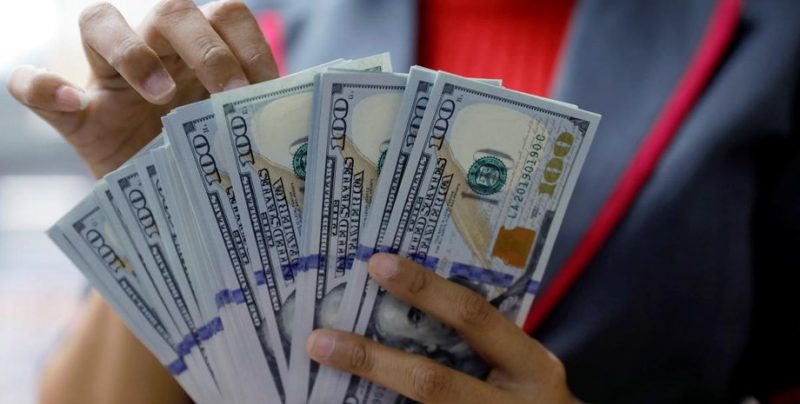 Бізнес очікує курс долара на рівні 46 грн, у бюджеті — менше