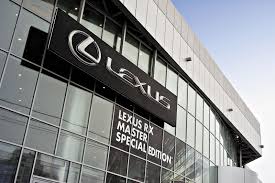 Toyota призупинила розробку електромобіля Lexus через зниження попиту