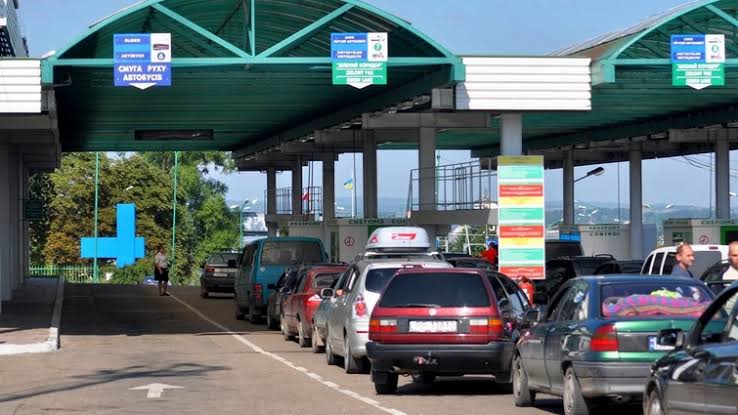 Затримки автобусів на кордоні з Польщею через ремонт у пункті «Медика»